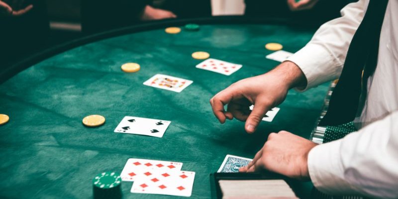 Hack game đánh bài thu hút nhiều người tham gia